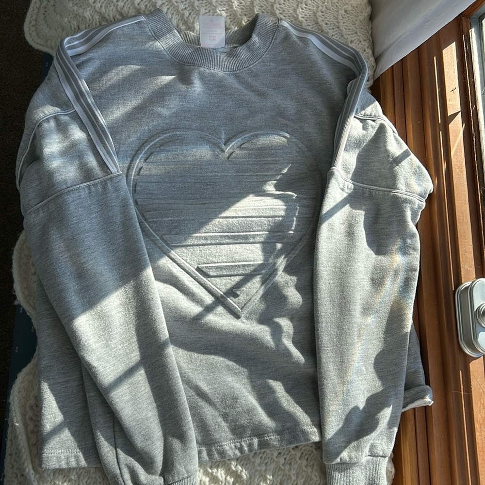 Gray Heart Sweater No Boundaries